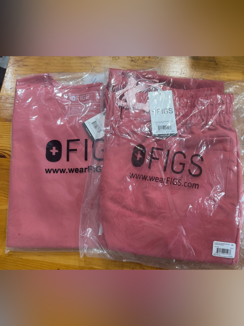 Brand New FIGS pulmonary Pink Scrub Set Size M